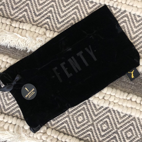 Brand new: White Fenty Slides - Picture 4 of 4